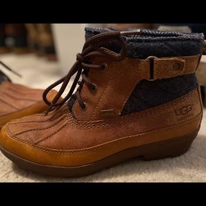 UGG BOOTS SIZE 7